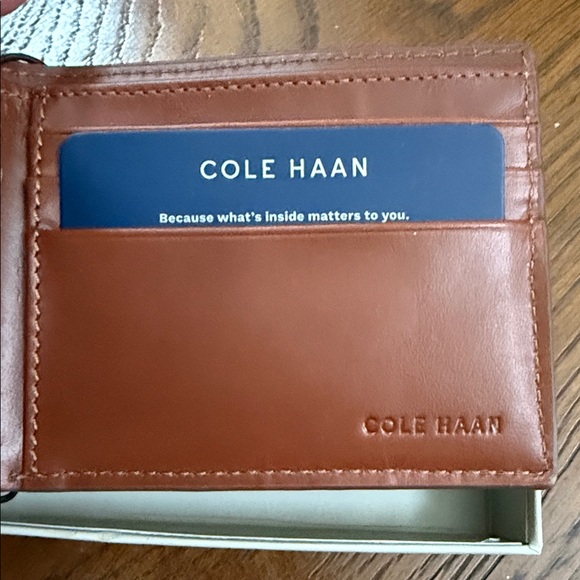 Cole Haan Brown genuine leather wallet and card holder. 6 holders & bill holder. - Picture 5 of 12